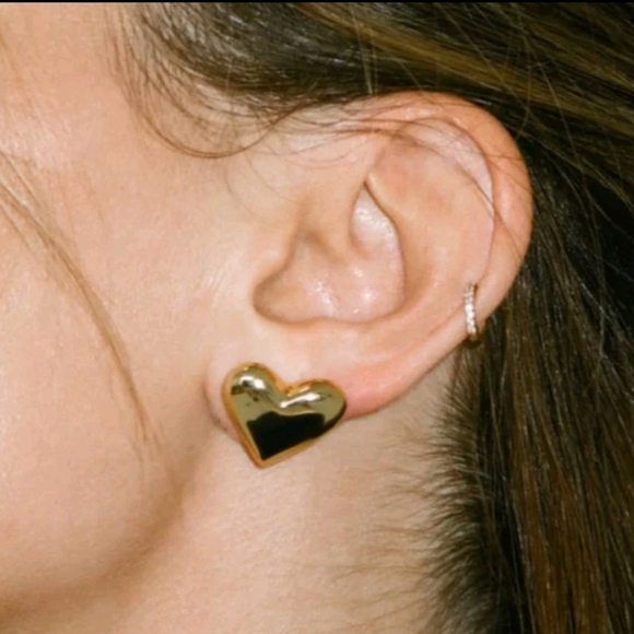 NIb $68 Rumored Piece of my Heart Studs -Gold - Picture 6 of 7